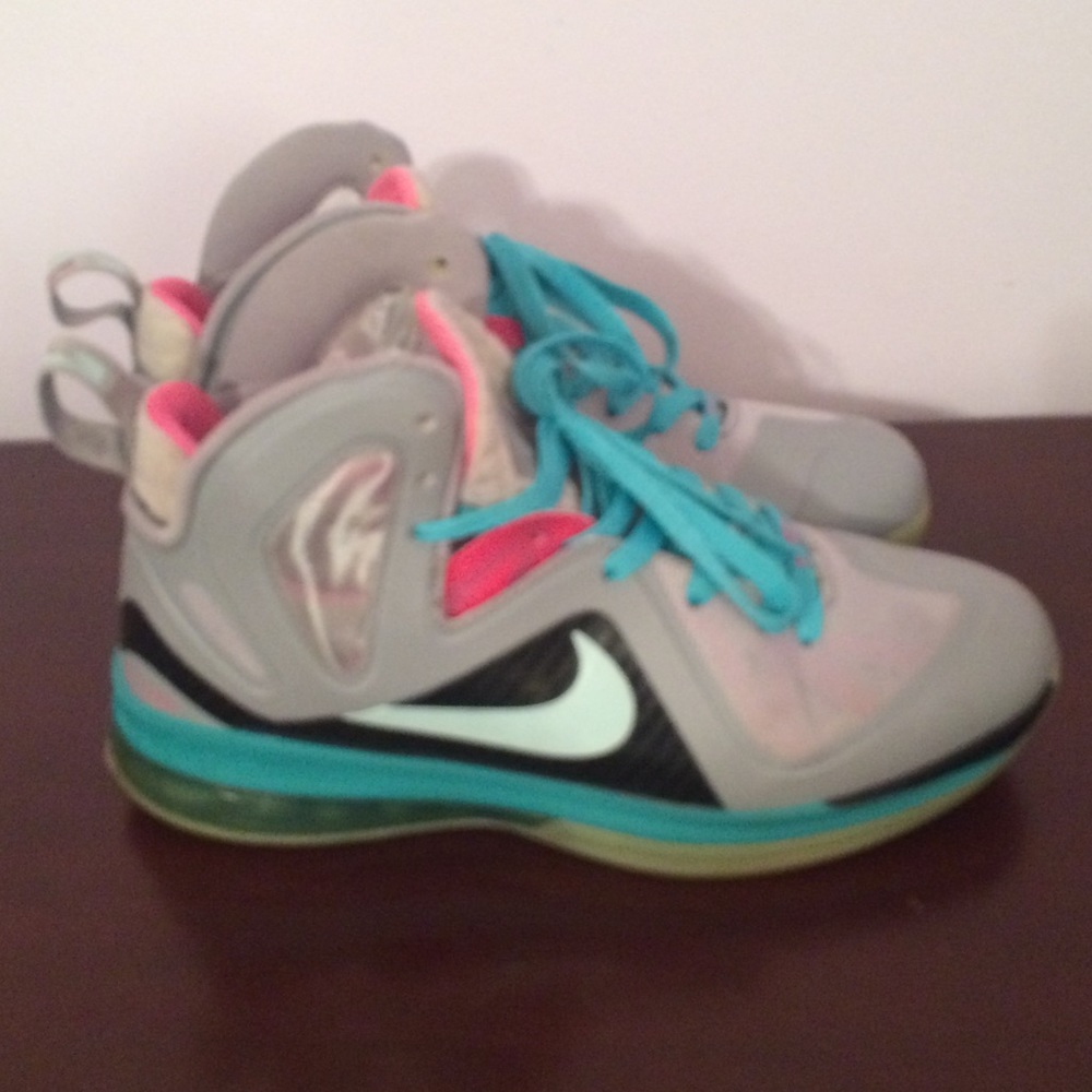 Lebron 8 “South Beach” size 9.5